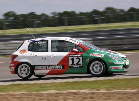 Selv om Peter Olsen har været ene om udviklingen i teamet, har han alligevel formået at finde god fart i Peugeot 307 raceren.